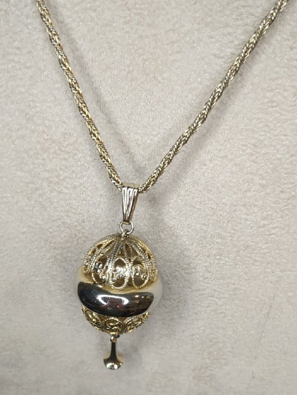 Vintage 60s Gold-Tone Filigree Dreidel Pendant Necklace Elegant - Picture 7 of 10